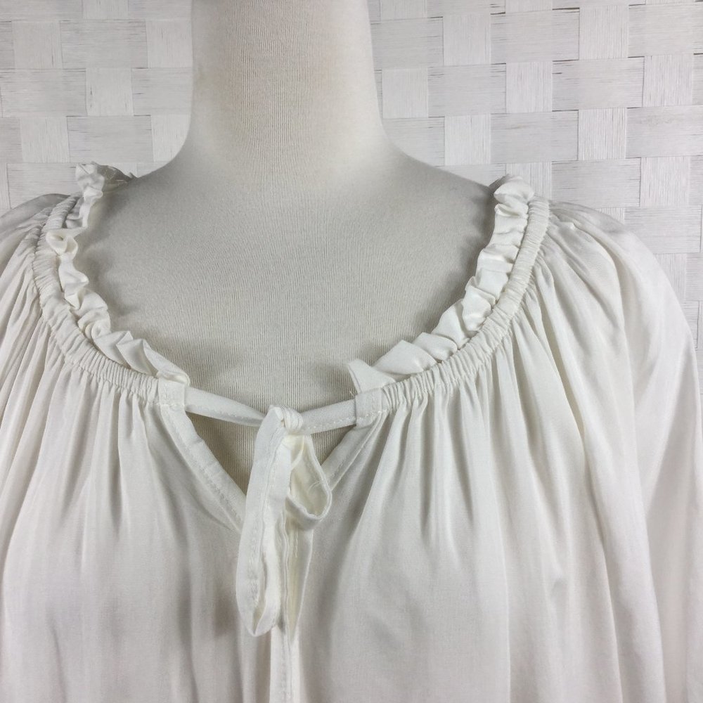 Solei White Peasant top, beautiful embroidery, - Picture 3 of 7